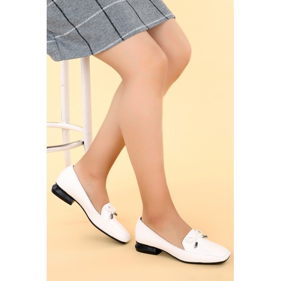 Ayakland N0670-04 Kırık Rugan Fiyonklu Kadın Ayakkabı Beyaz